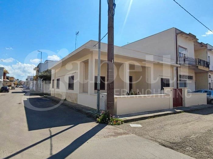 Casa con 6 locali in vendita in PresicceAcquarica