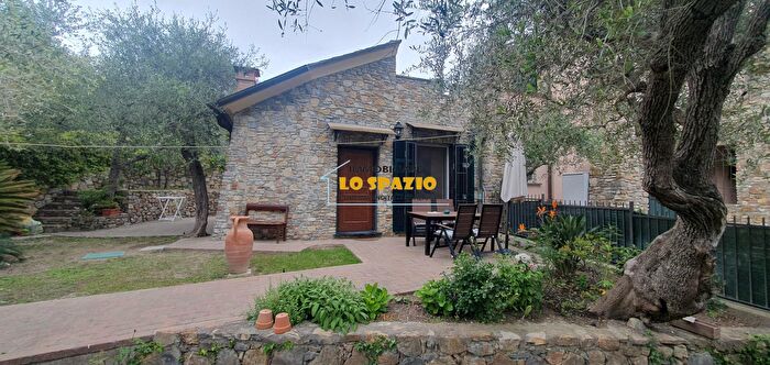 Casa quadrilocale in vendita in Via Mezzacqua, Andora