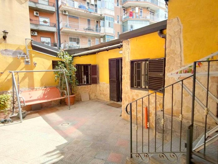 Appartamento trilocale in vendita in Via Calatabiano, Borgo, Catania