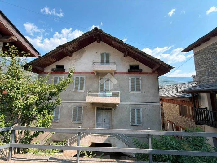 Casa quadrilocale in vendita in Via Fagnan, Chez Croiset, Fénis
