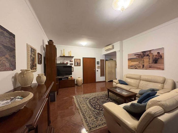 Appartamento con 6 locali in vendita in piazza Arrivabene, Sestri Ponente, Genova