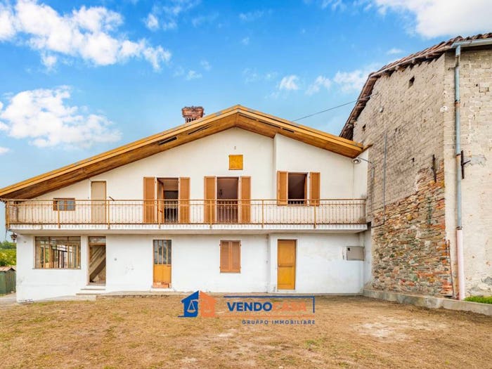 Casa con 6 locali in vendita in Località Peisina, Clavesana