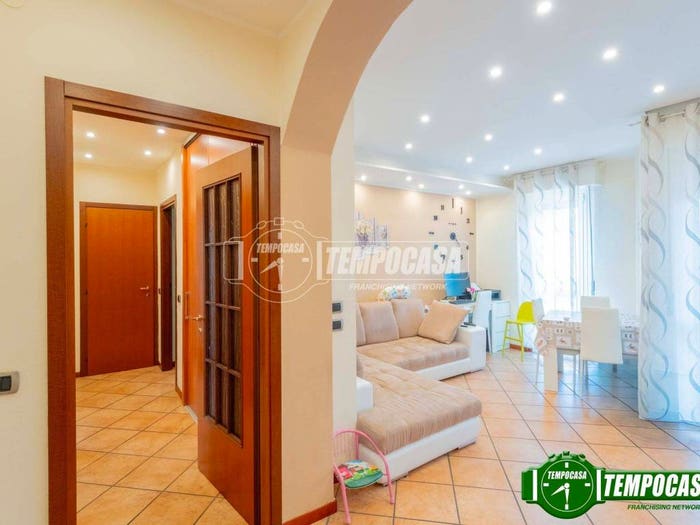 Appartamento trilocale in vendita in Via Val Trompia, Roserio, Milano