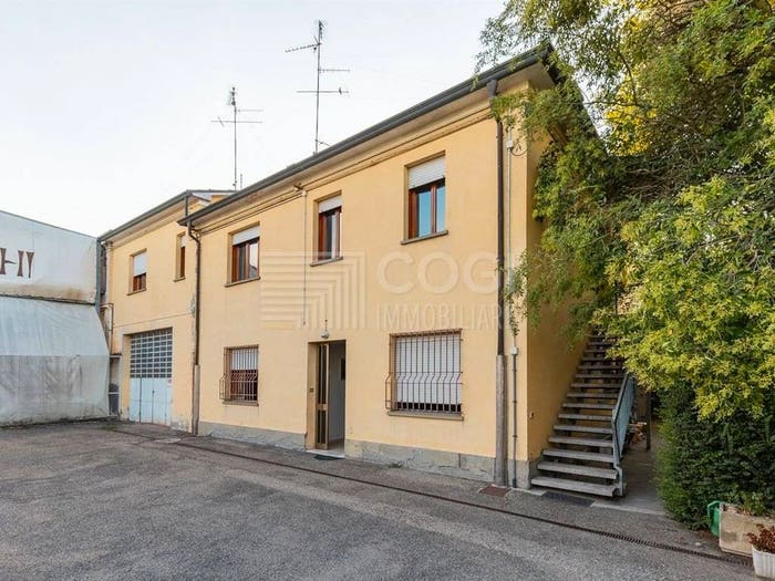 Casa con 6 locali in vendita in Lugo