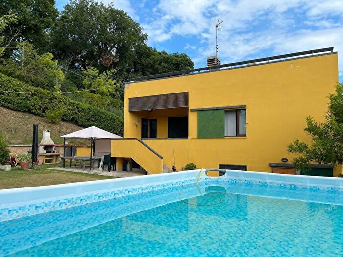 Casa con 6 locali in vendita in Strada Cerreto, Candelara, Pesaro