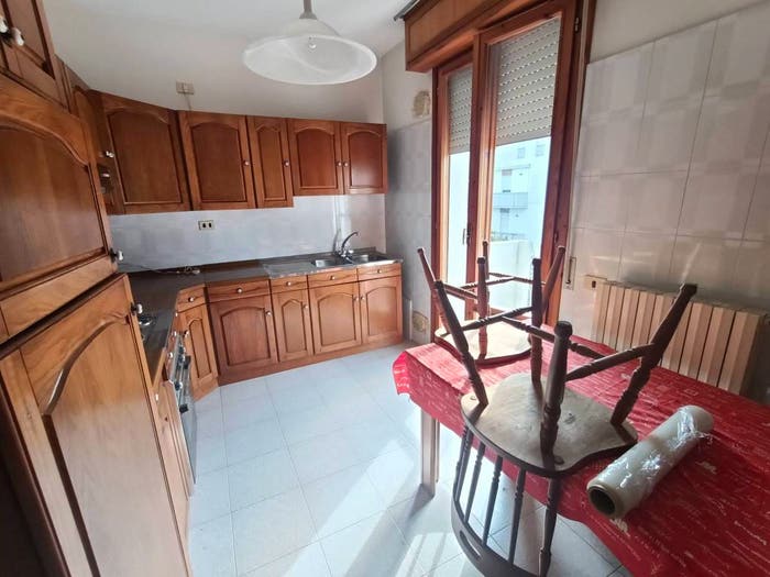 Appartamento con 6 locali in vendita in Via Donato Bramante, Centro, Montelabbate