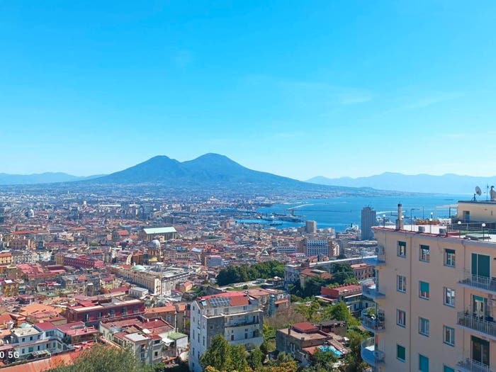 Appartamento con 5 locali in vendita in Via Girolamo Santacroce, Vomero, Napoli