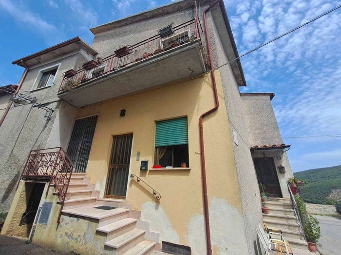 Casa con 6 locali in vendita in Strada di Macchie, Amelia