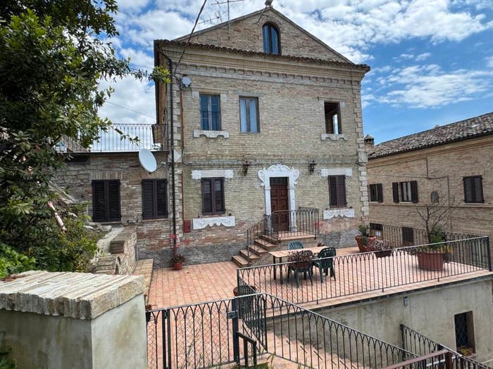 Casa con 6 locali in vendita in Contrada Le Grazie, Montelparo