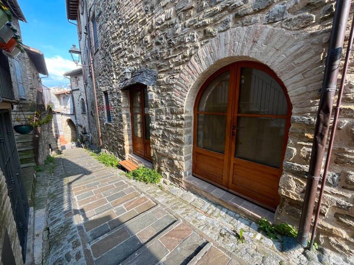 Appartamento bilocale in vendita in Piazza del Castello, Torre Del Colle, Bevagna
