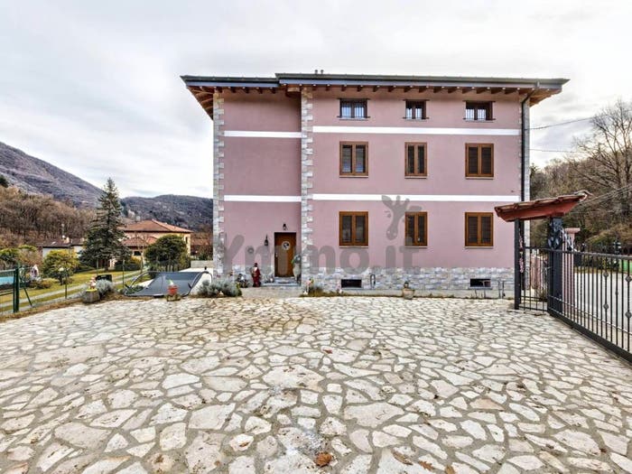 Casa con 6 locali in vendita in Via Risorgimento snc, Centro, Dumenza