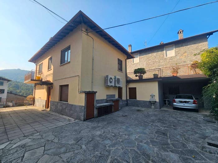 Appartamento quadrilocale in vendita in Via Adamello, Centro, Esino Lario