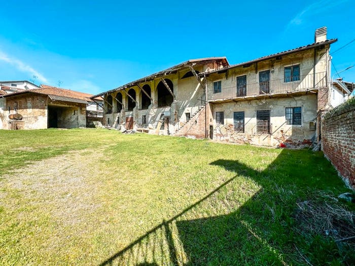 Casa con 6 locali in vendita in Via regina Margherita, Villarboit