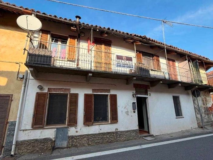 Casa quadrilocale in vendita in Via Ferrarini, San Genuario, Crescentino