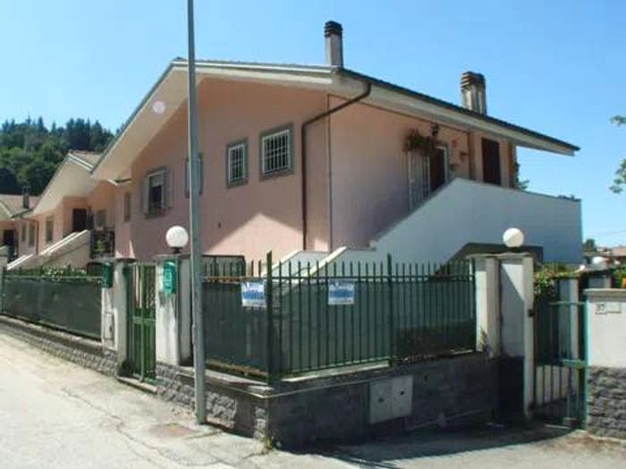 Appartamento trilocale in vendita in Via Della Cascata, Centro, Carsoli