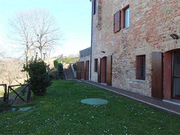 Appartamento con 6 locali in vendita in Via Ca' Sante SNC, Trasanni, Urbino