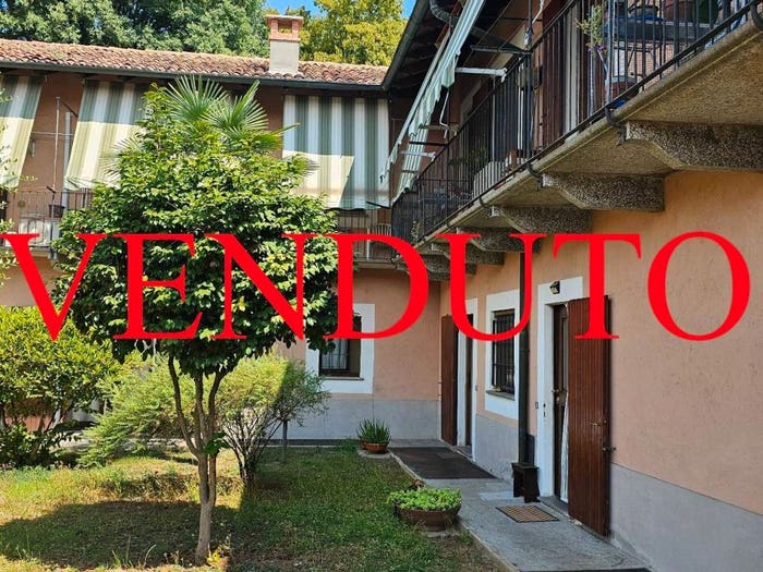 Appartamento trilocale in vendita in via Rugabella, Centro, Castano Primo