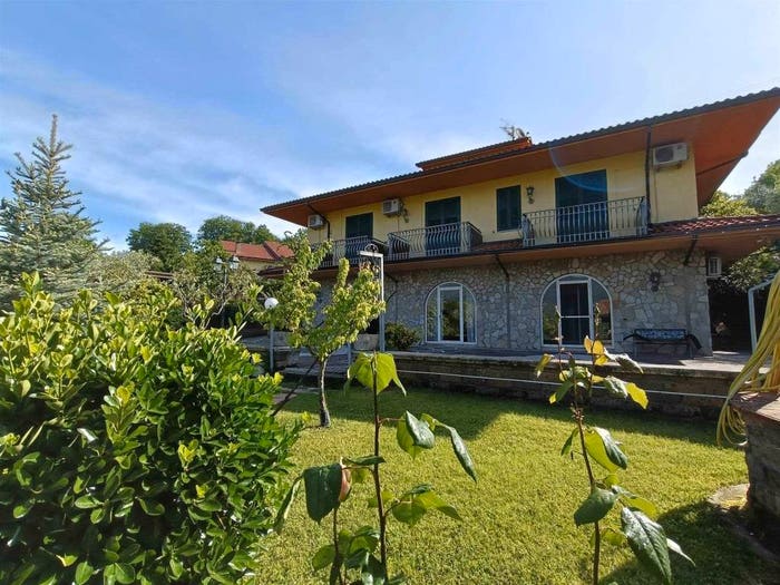 Casa con 6 locali in vendita in Zona Picarelli, Picarelli Rione Ferrovia Archi, Avellino