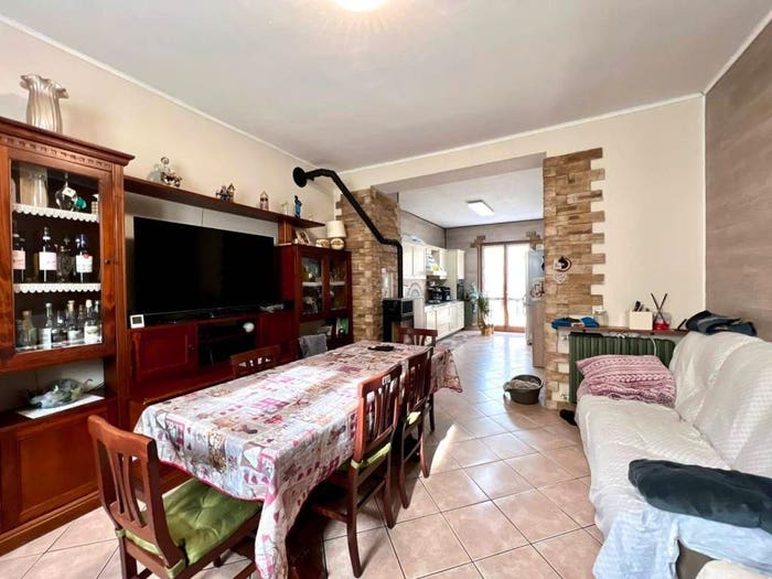 Casa con 5 locali in vendita in Via Febbraio, Vertova