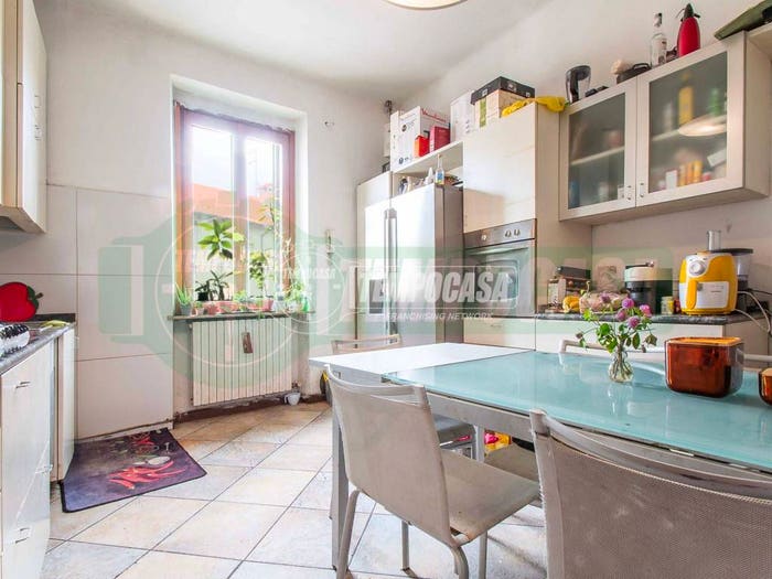 Casa con 6 locali in vendita in Via Luigi Einaudi, Gerenzano