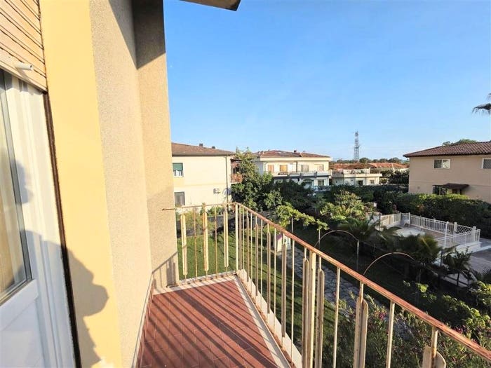 Appartamento con 5 locali in vendita in Via Casamicciola, Marina di Massa Centro, Massa