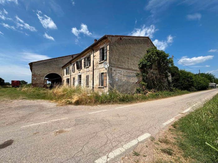 Casa con 6 locali in vendita in Roncoferraro