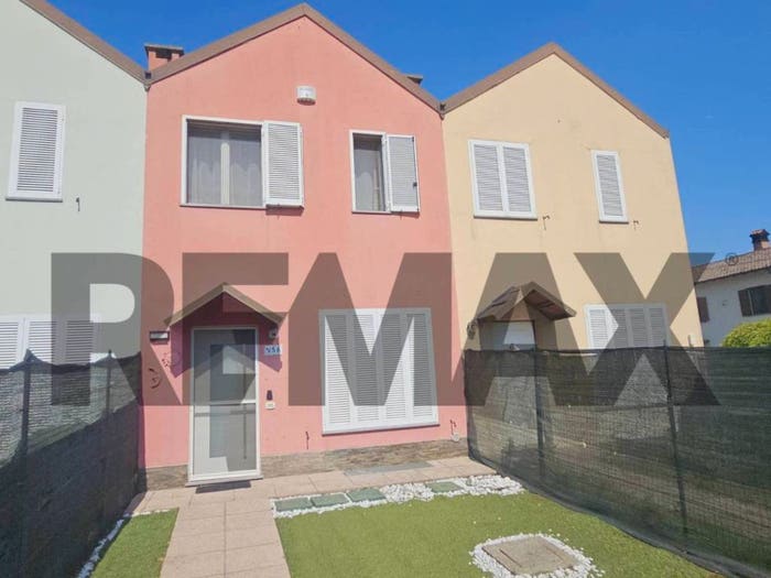 Casa trilocale in vendita in Via Suor Ermanna Patroni, Centro, Dorno