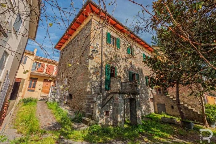 Casa con 6 locali in vendita in Ossaia, Cortona