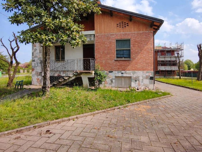 Casa quadrilocale in vendita in via Solari, Centro, Montechiarugolo