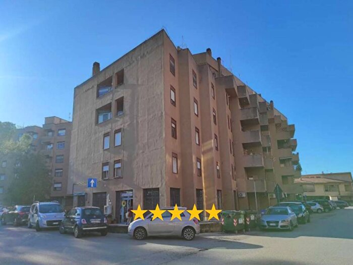 Appartamento quadrilocale in vendita in Via Monte Bianco, Viale Firenze Paciana, Foligno