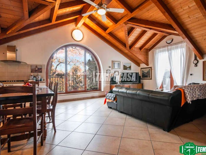 Casa con 6 locali in vendita in Via Valli, Centro, Garbagnate Milanese