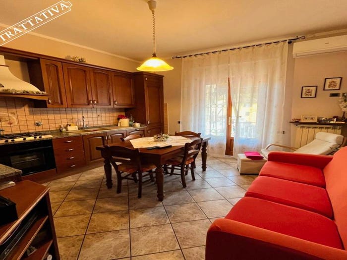 Appartamento quadrilocale in vendita in Via Lenzoni, Centro, Certaldo