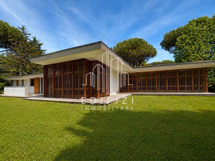 Casa con 6 locali in vendita in Ronchi Poveromo, Massa