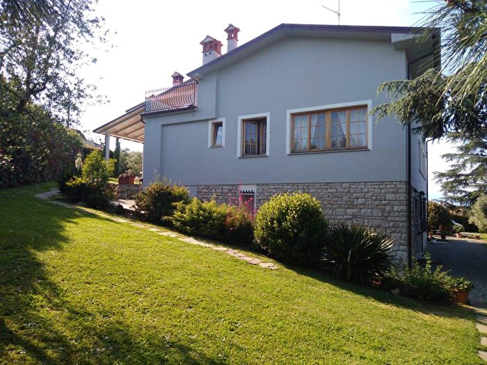 Casa con 6 locali in vendita in Via Asiago, Centro, Quarrata