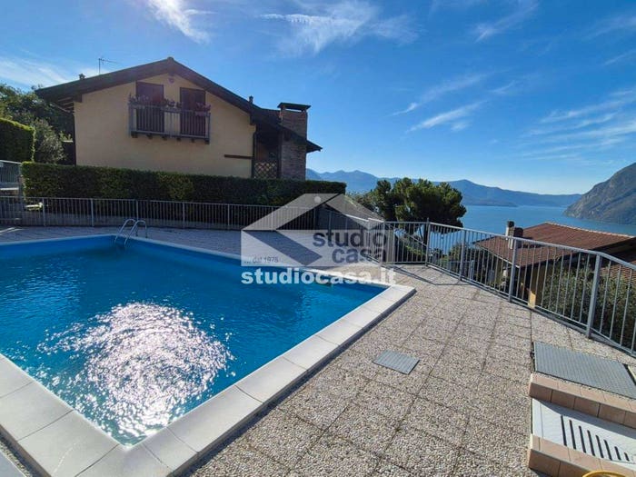 Appartamento quadrilocale in vendita in Riva di Solto