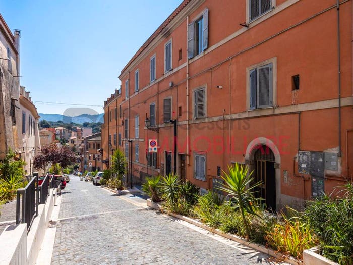 Appartamento trilocale in vendita in Via Cesare Battisti, Centro, Marino