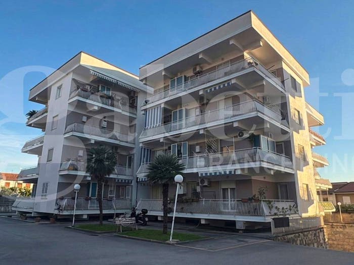 Appartamento con 5 locali in vendita in Via Gandhi Detto il Mahatma, Pignataro Maggiore