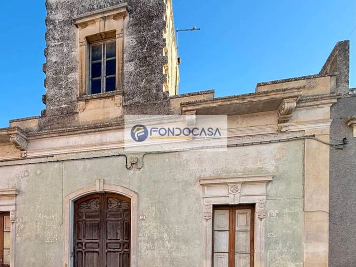Casa con 6 locali in vendita in via Manzoni, Lequile
