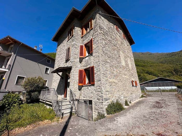 Appartamento trilocale in vendita in Via Merlina, Centro, Ardenno