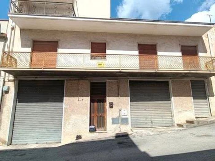 Appartamento con 6 locali in vendita in Via Asti, Centro, Noto