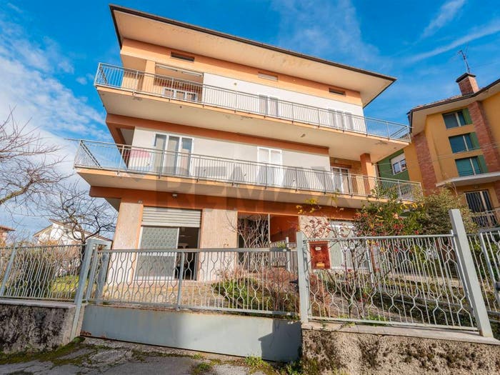 Casa con 6 locali in vendita in VIA GIOVANNI ANNIBALDI, Centro, Cupramontana
