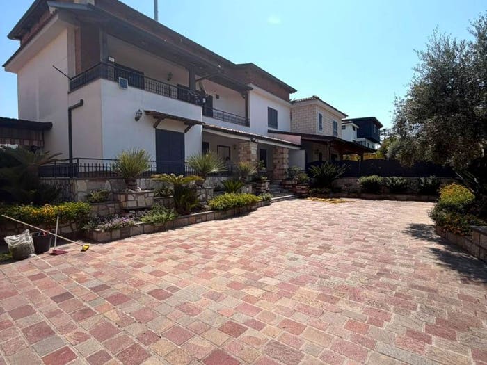 Casa con 6 locali in vendita in Via San Nullo, Licola Paese, Giugliano in Campania