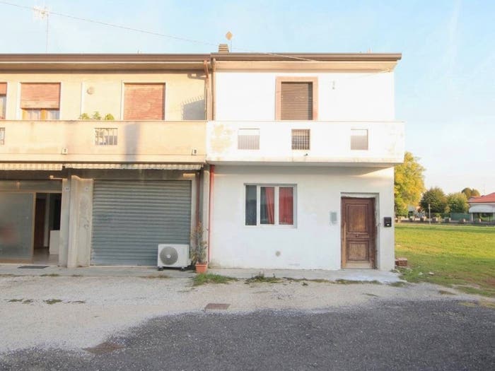Casa con 6 locali in vendita in via merlin, Centro, Pozzonovo