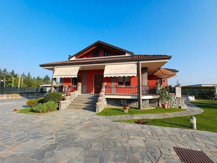 Casa con 5 locali in vendita in Corso Luigi Einaudi, Centro, Cherasco
