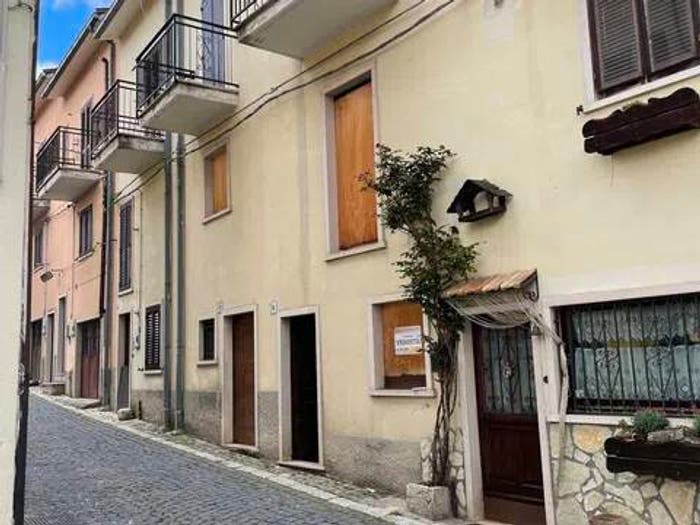 Casa quadrilocale in vendita in Via Casili, Alfedena