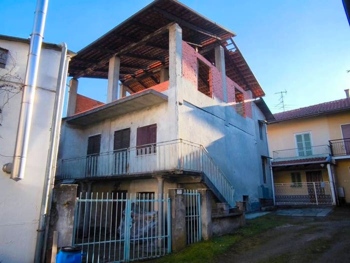 Casa con 5 locali in vendita in Via Tealdi, Centro, Zubiena