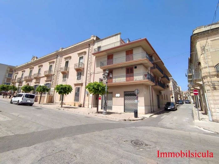 Appartamento con 5 locali in vendita in Corso Garibaldi No Number, Centro, Ispica