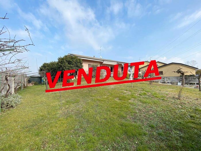 Casa quadrilocale in vendita in VIA DON MINZONI, Centro, Arcene