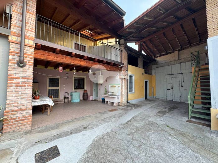 Casa quadrilocale in vendita in Via Monte Santo, Centro, Ghedi