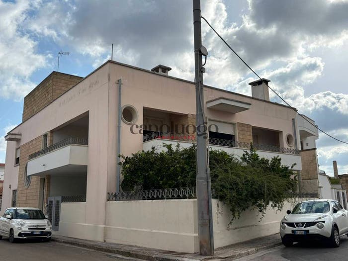 Appartamento con 6 locali in vendita in Via Achille Grandi, Novoli
